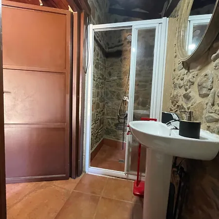 Holiday home Alojamiento Bodega Lof Valtuille de Abajo