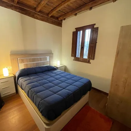 Alojamiento Bodega Lof Holiday home Valtuille de Abajo