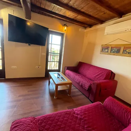 Alojamiento Bodega Lof Holiday home Valtuille de Abajo